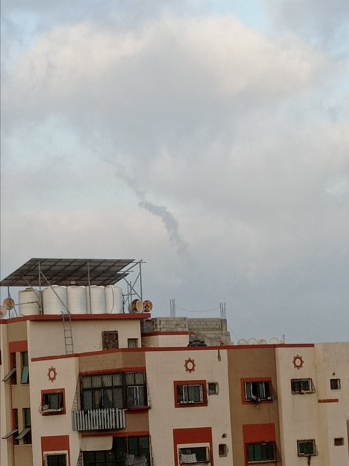 Rockets launched from the Gaza Strip towards the sea (Right: @YUALI79 Twitter account, July 20, 2023. Left: Shehab Twitter account, July 25, 2023).