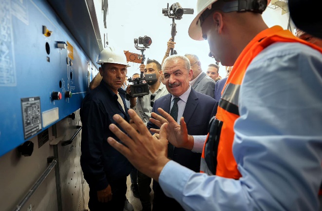 Muhammad Shtayyeh launches a power plant. 