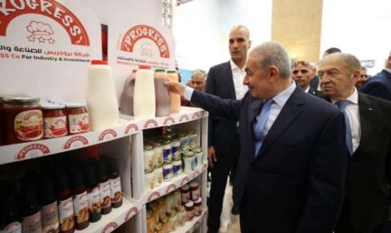 Muhammad Shtayyeh opens the Palestinian Food Fair for 2023 in Bethlehem (Muhammad Shtayyeh's Facebook page, July 18, 2023).