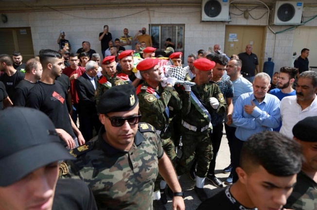 ההלוויה הצבאית שנערכה לפארס אבו סמרה (דף הפייסבוק של מושל מחוז קלקיליה, 27 ביולי 2023).