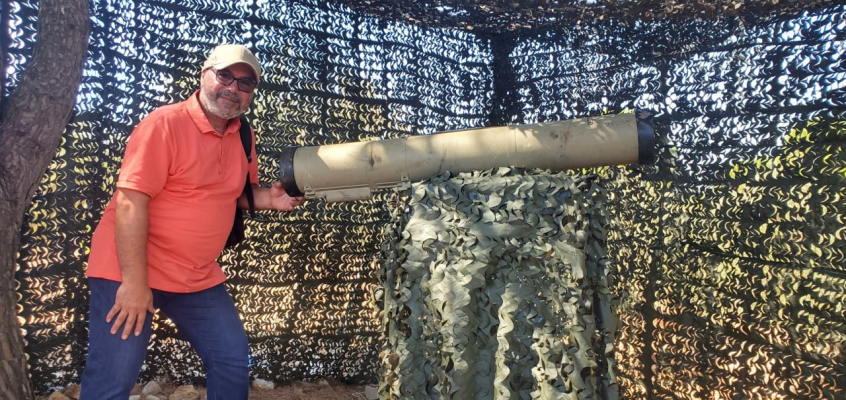 Journalists on the Israel-Lebanon border. A picture next to a Kornet missile. territory (Lebanon 24 website, August 6, 2023).