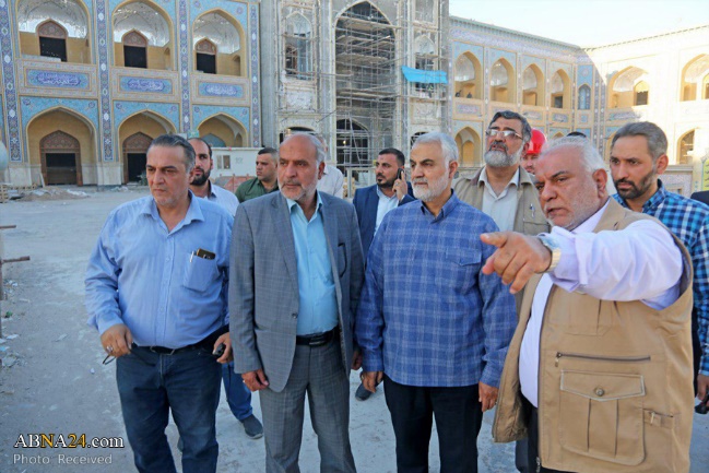 Hassan Palarak (second from the left) next to the former commander of the Quds Force, Qasem Soleimani (checked shirt), during a visit to Najaf (ABNA, August 18, 2018)