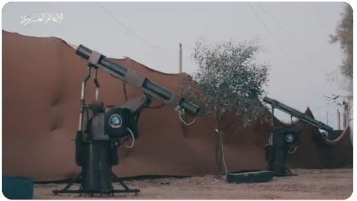 תצלומים מסרטון שבו חושפת הזרוע הצבאית של חמאס מערכת הגנ"א מתוצרת מקומית מדגם "מתבר 1", שהוכנסה לדבריהם לראשונה לשימוש במבצע "סופת אלאקצא" (ערוץ הטלגרם של גדודי אלקסאם, 9 באוקטובר 2023)