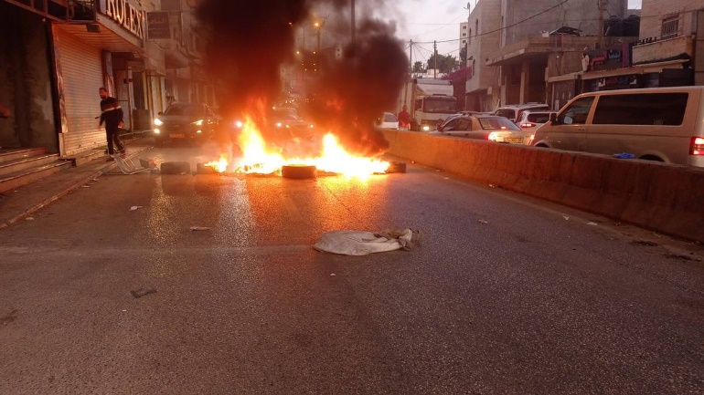 Clashes with Israeli security forces near the Qalandia Crossing (QudsN Twitter account, October 18, 2023).