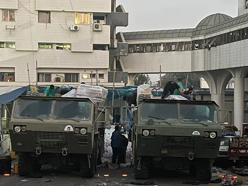 IDF forces deliver humanitarian aid to the hospital (IDF spokesman's website, November 18, 2023)