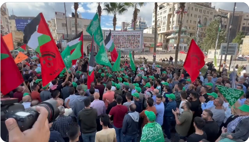 The march in Ramallah attended by PLO Executive Committee member Ramzi Rabah and senior Fatah figure Sabri Sidam (QudsN X account, November 17, 2023).