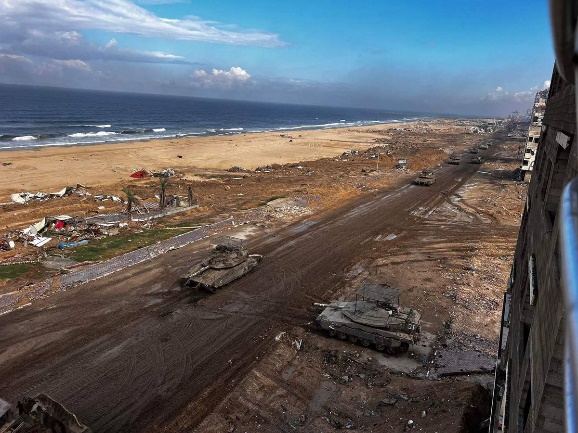 DF forces along the coastal road in Gaza (Hassan Aslih's X account, November 21, 2023)