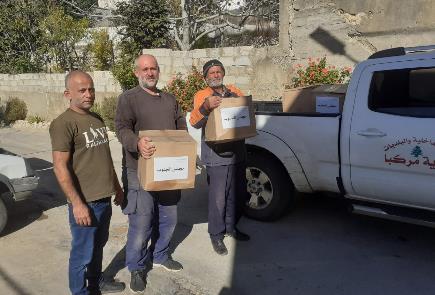 Distribution of aid packages in Markaba (Facebook page of the town of Markaba, December 11, 2023)