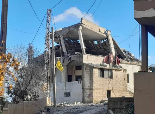 A building in Aitaroun partially destroyed by an Israeli Air Force attack (Fouad Khreiss' X account , January 14, 2024)