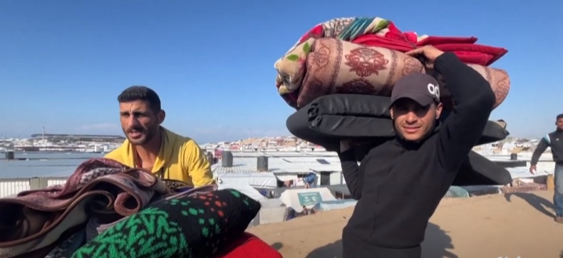 Residents set up a tent camp near the Gaza Strip-Egypt border (Wafa YouTube channel, January 27, 2024) 