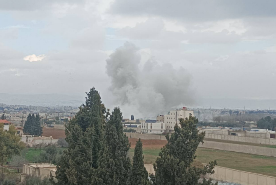 תיעוד התקיפות באלסידה זינב. (חשבון X של Daraa Net, 29 בינואר 2024). 