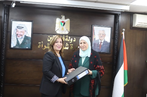 Mona al-Khalili (left) replaces the previous minister of women's affairs (the ministry's Facebook page, April 1, 2024). 