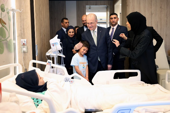 Mustafa visits wounded Gazans who are hospitalized in hospitals in Qatar (Wafa, April 30, 2024)