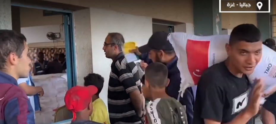 UNRWA distributes sacks of flour in Jebalya (Wafa YouTube channel, May 9, 2024)