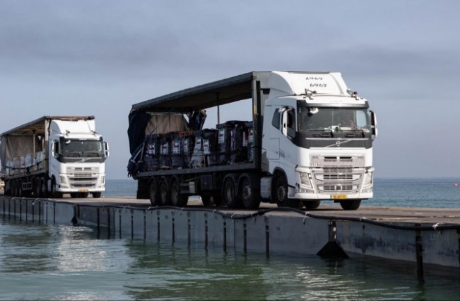 Trucks with humanitarian aid on the floating sea pier off the coast of Gaza (CENTCOM X account, May 17, 2024)