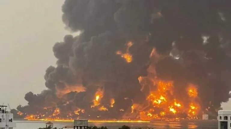 The fire in the port of al-Hudaydah after Israeli Air Force attack (al-Masirah, July 20, 2024)