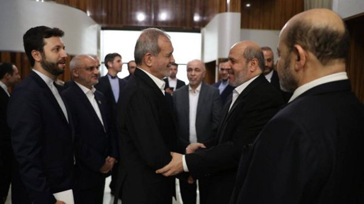 The Iranian president (right) meets with senior Hamas figures (IRNA, October 3, 2024)