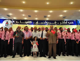 Mass PIJ wedding financed by the Turkish IHH, whose logo appears at the right. The flags bear the Turkish crescent 