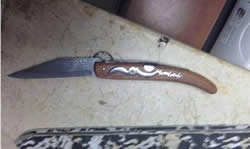 Un cuchillo encontrado en poder de un joven palestino, en la entrada de la Gruta de la Mahpeláh (de los portavoces de la Guardia Fronteriza, 17 de noviembre de 2013).